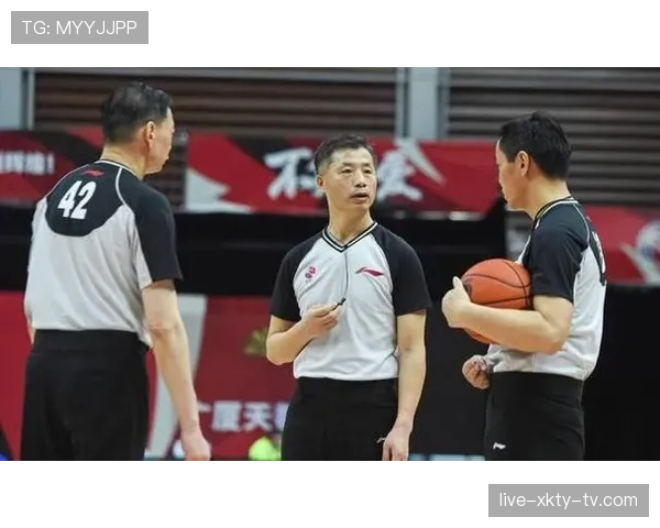篮球比赛中球碰裁判如何处理？详细解析争议判罚